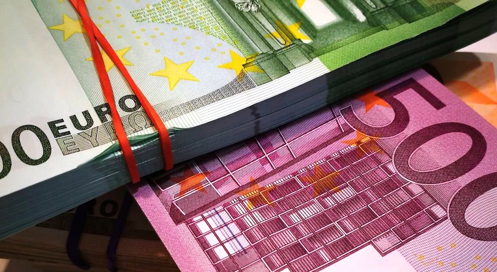 Banka e Shqiperise parashikon te rrise blerjet e Euros ne 2023